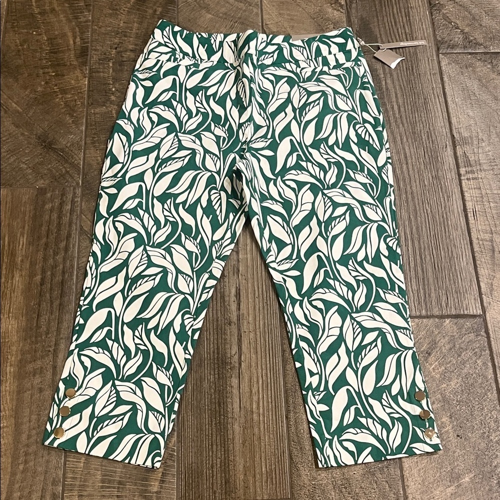 NWT Soft Surroundings Green Leaf Print Cropped Pants